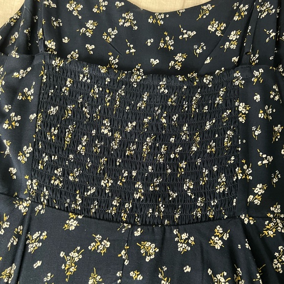 NWOT Old Navy Fit and Flare Floral Dress - Picture 4 of 7
